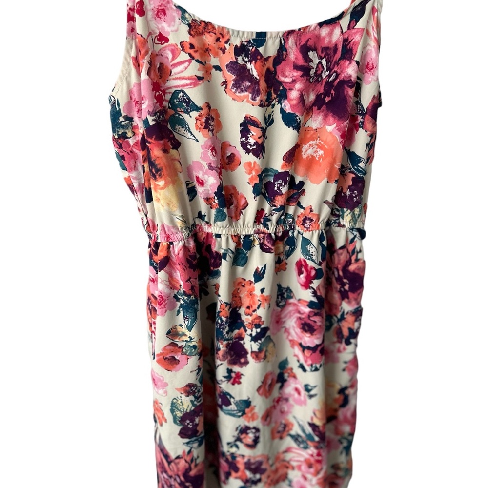 Forever 21 summer dress. Size medium. All reasonable offers are acceptable:)